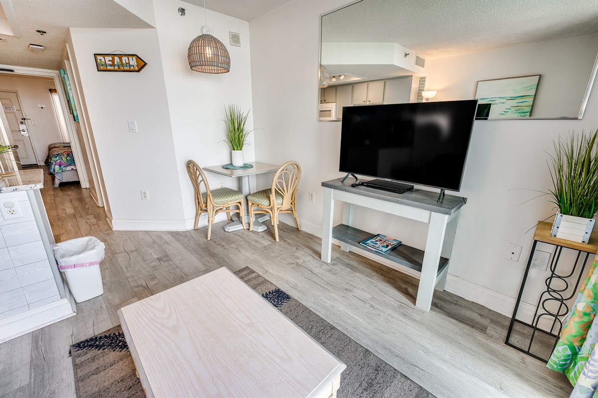 Living Room with Stunning Views🌊☀️