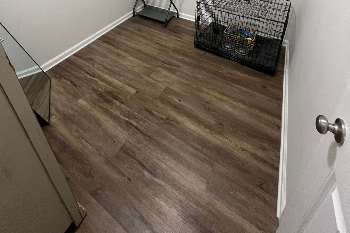 Your furry friends will feel at home with a dedicated pet crate, bowls and toys