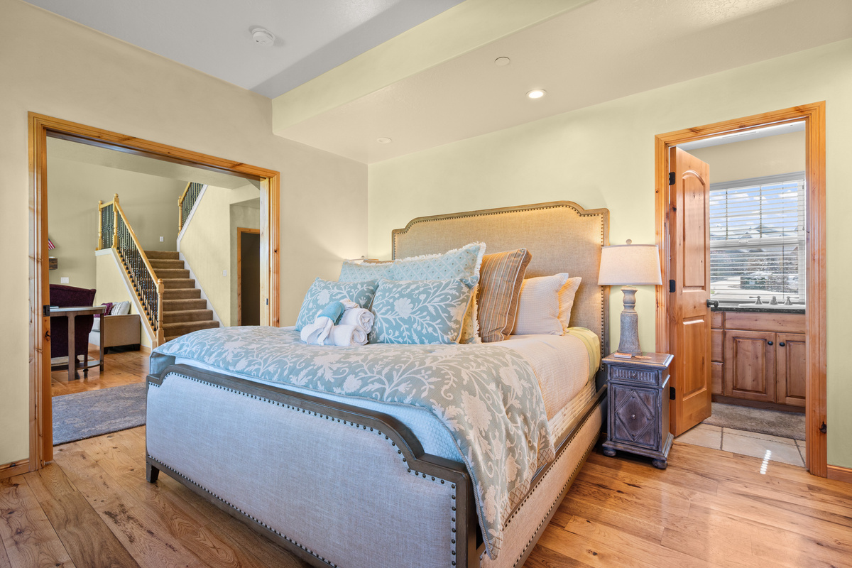 Beautiful Bedroom that includes a Full Ensuite Bathroom