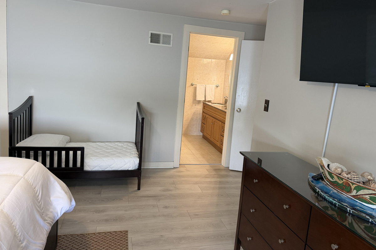 2nd floor King with lake views and ensuite