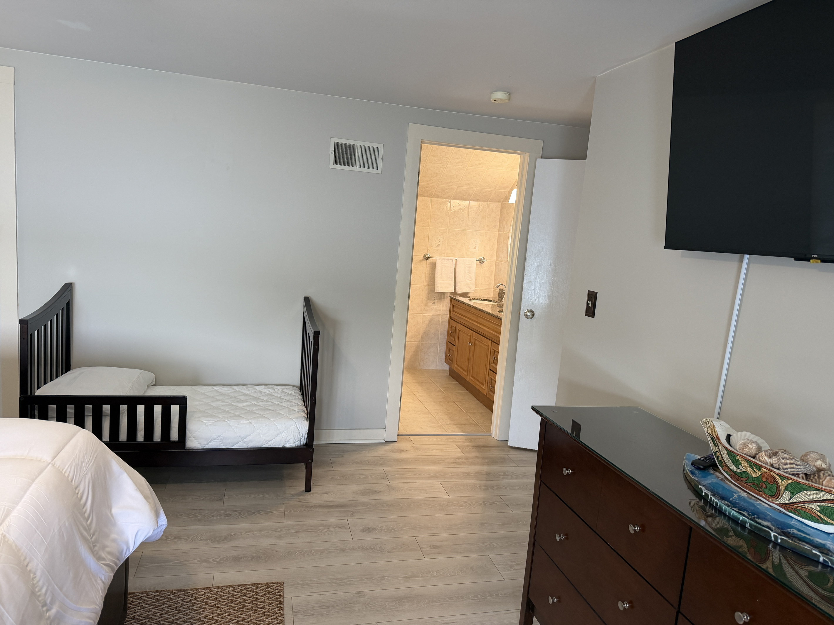 2nd floor King with lake views and ensuite
