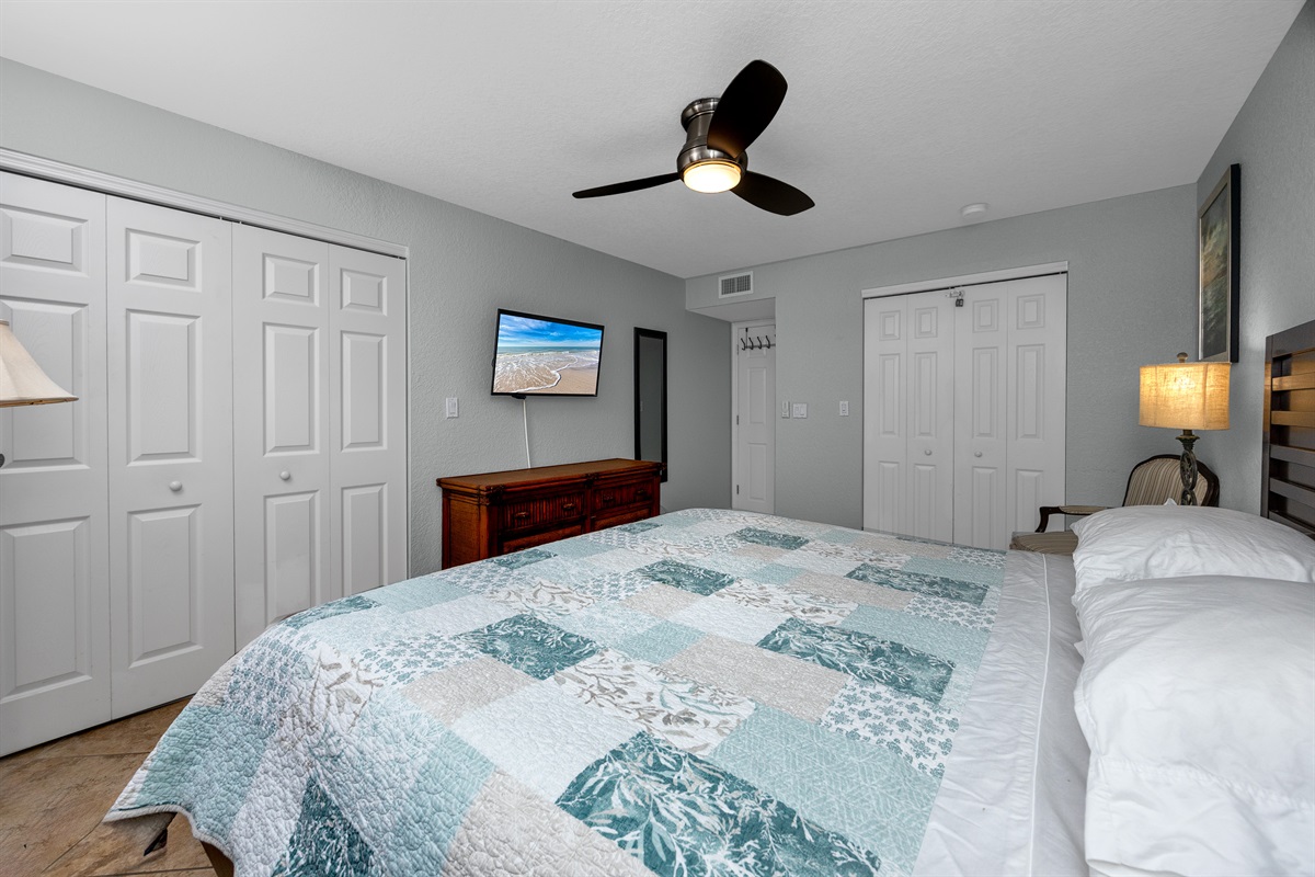 Main bedroom sleeps 2 Plus an extra Cot