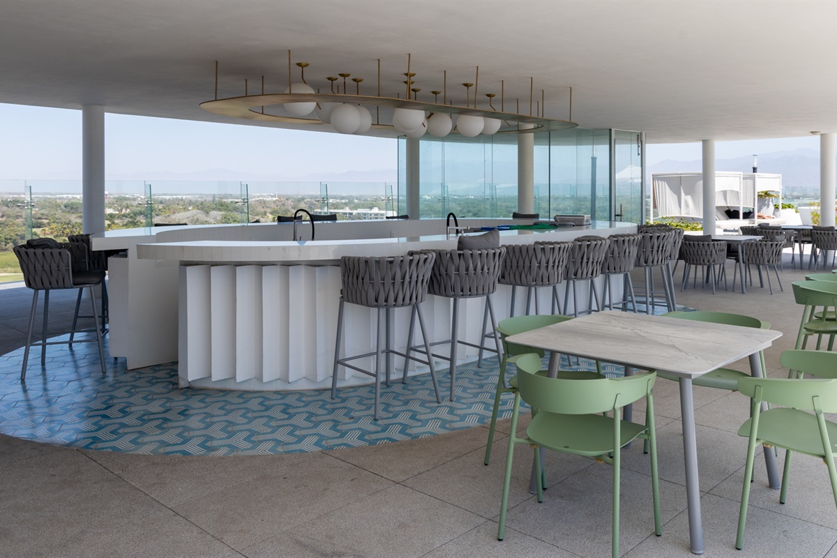 Rooftop Restaurant & Bar