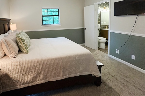 32" TVs are provided in all three private bedrooms