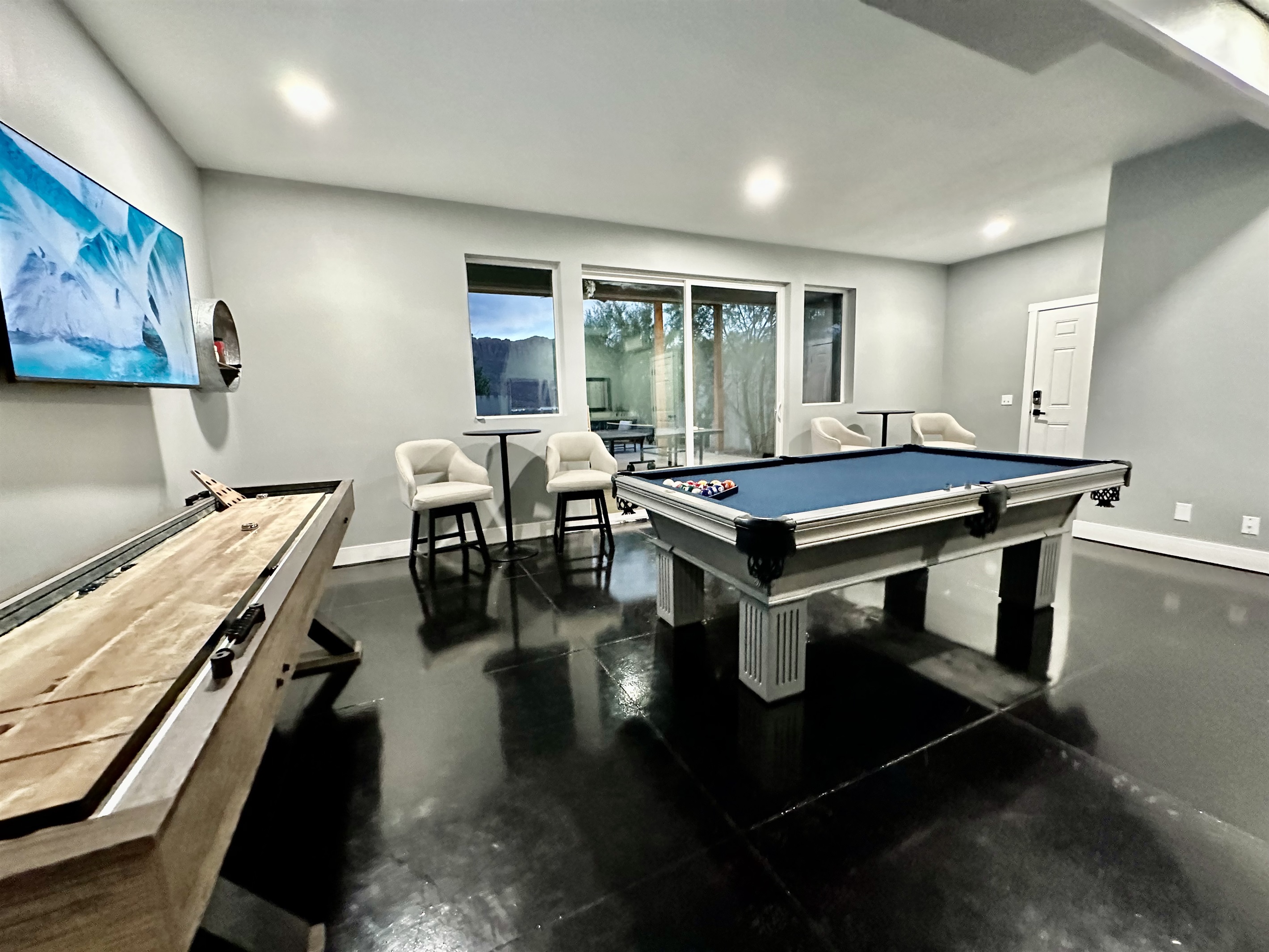 Game Room 55 inch Smart TV