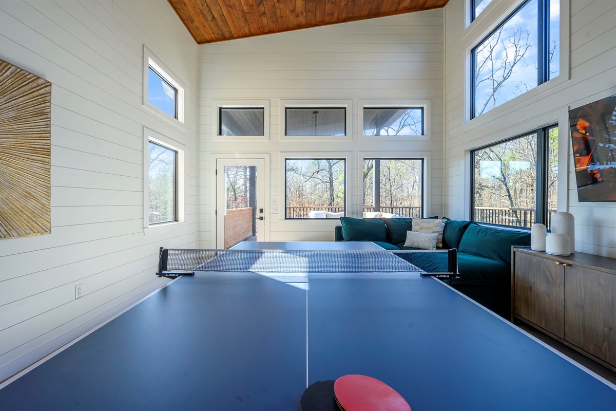 Game Room - Includes a full-sized ping-pong table + board games + Smart TV. Paddles and balls are included.