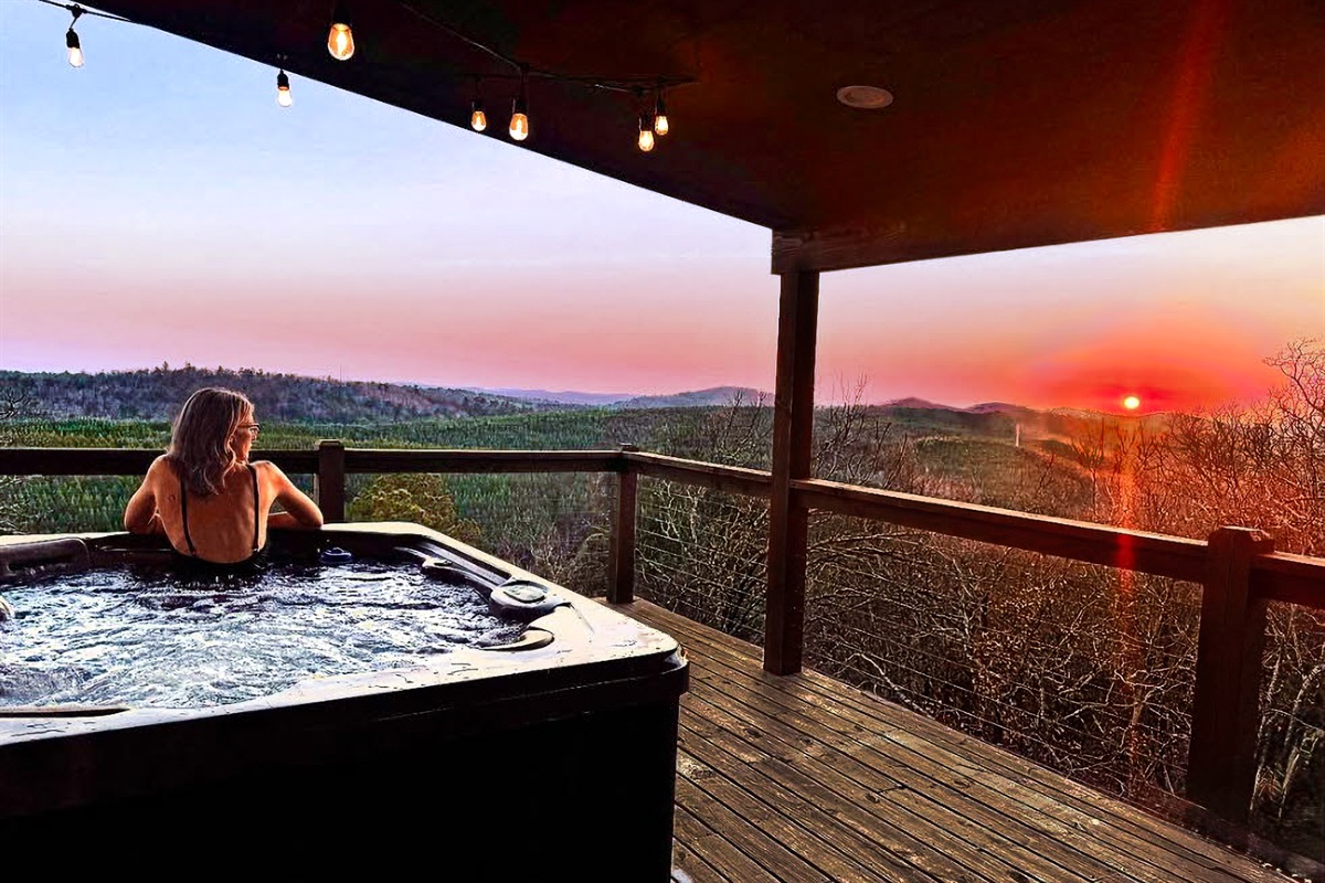 Voted THE BEST SUNSET VIEW IN BROKEN BOW by hundreds of happy guests! Don't miss a relaxing soak in this private & romantic hot tub that overlooks miles upon miles of the mountains of Oklahoma!