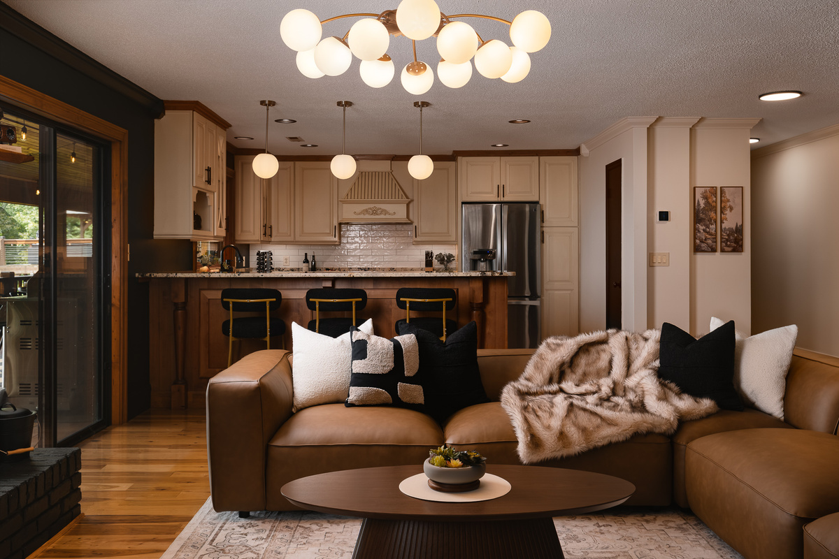 {Living Room} Settle into the oversized sectional while staying connected to the open kitchen and dining spaces—perfect for relaxed mornings, movie nights, and gathering with the whole group.