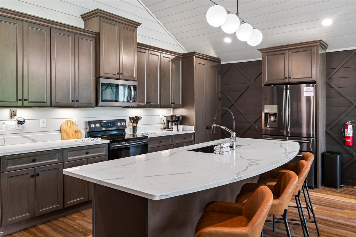Fully equipped kitchen with island seating.