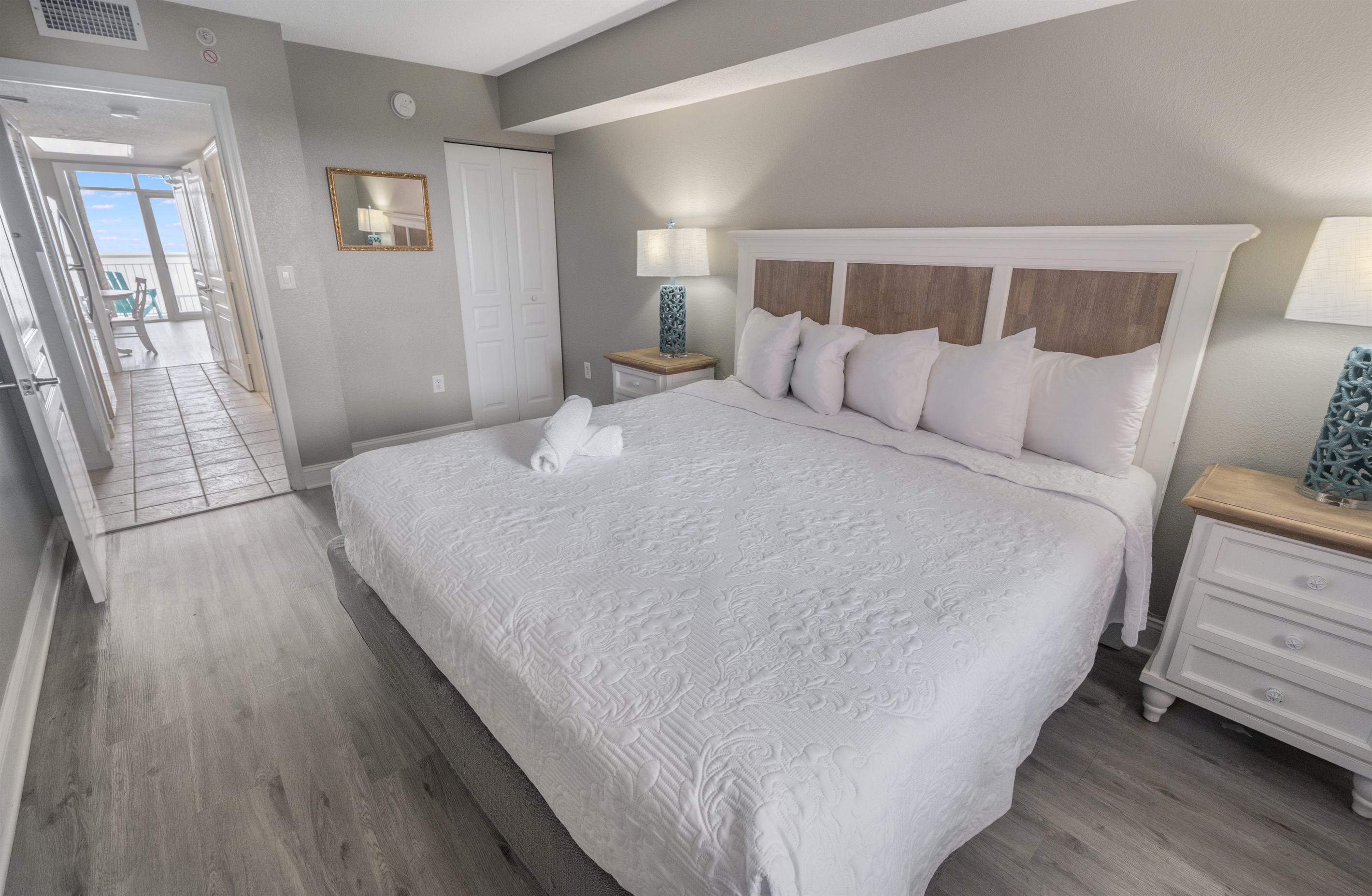 King Bed I Direct Ocean Front View! 4