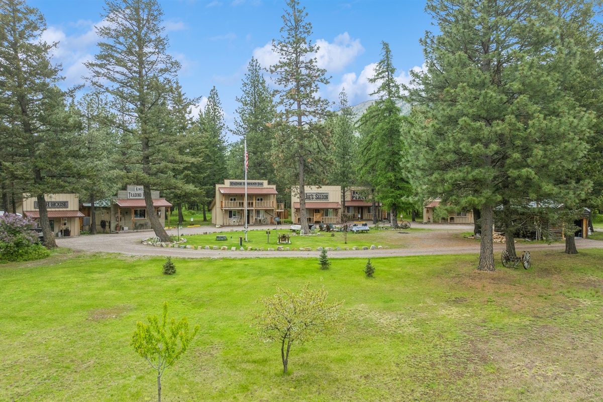 Fort Williasmon Glacier Vacation Rentals