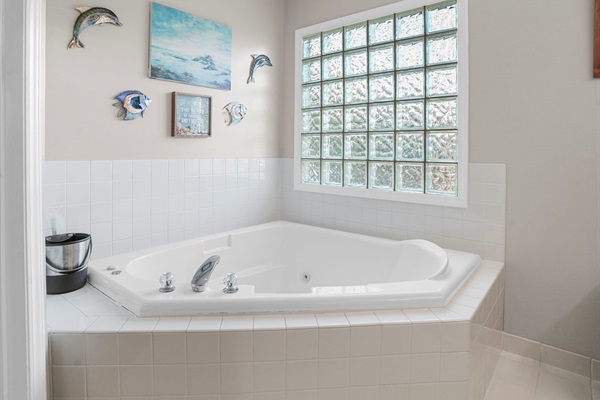 Master Suite Bath, Soaking Tub