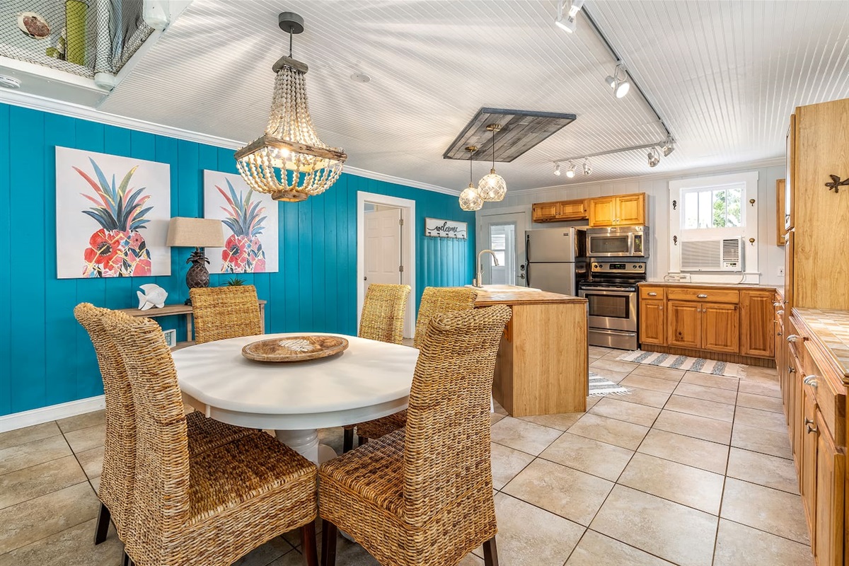 Dining area with 6 chairs