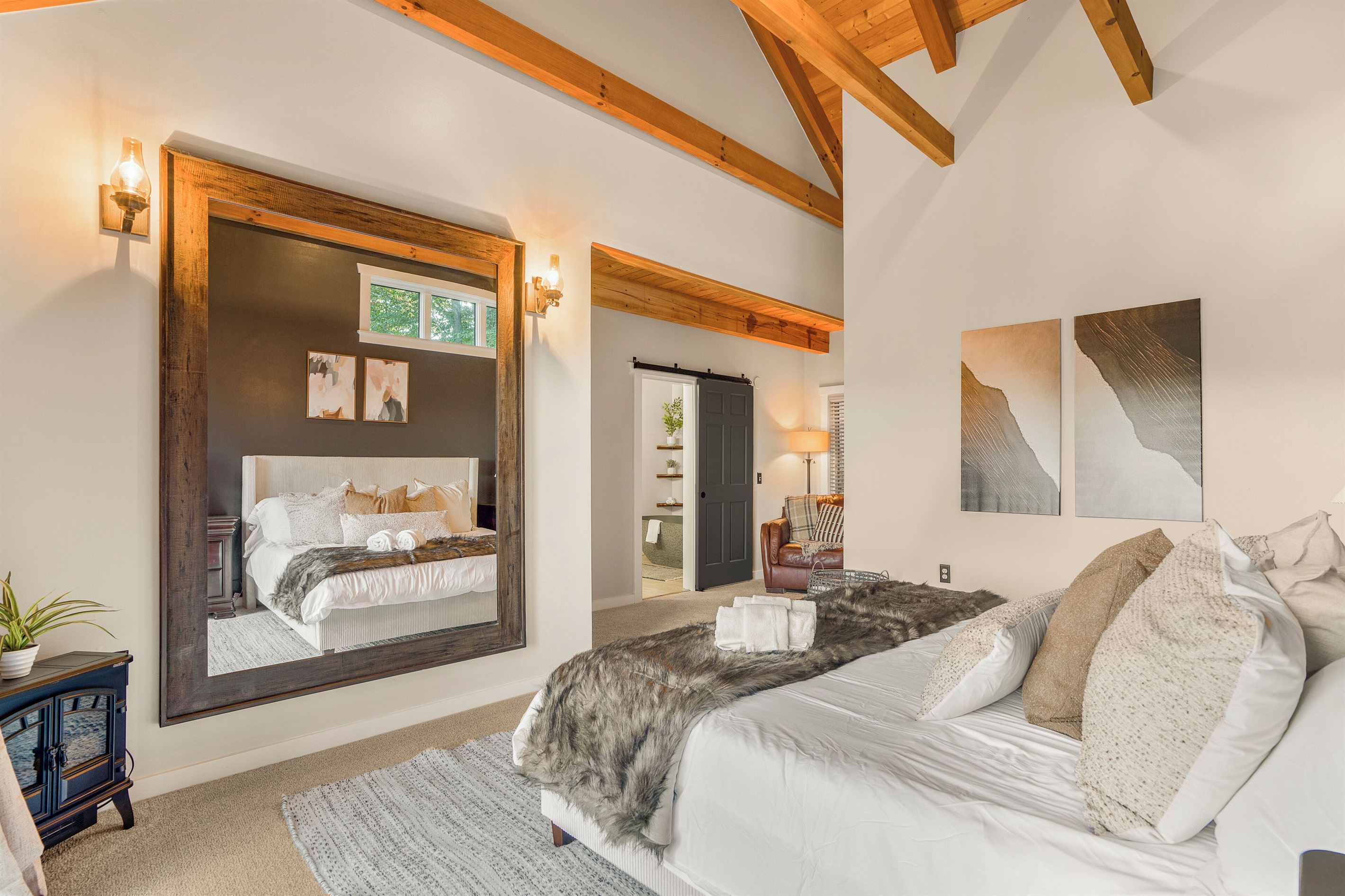 BR1: Main level king master with private balcony