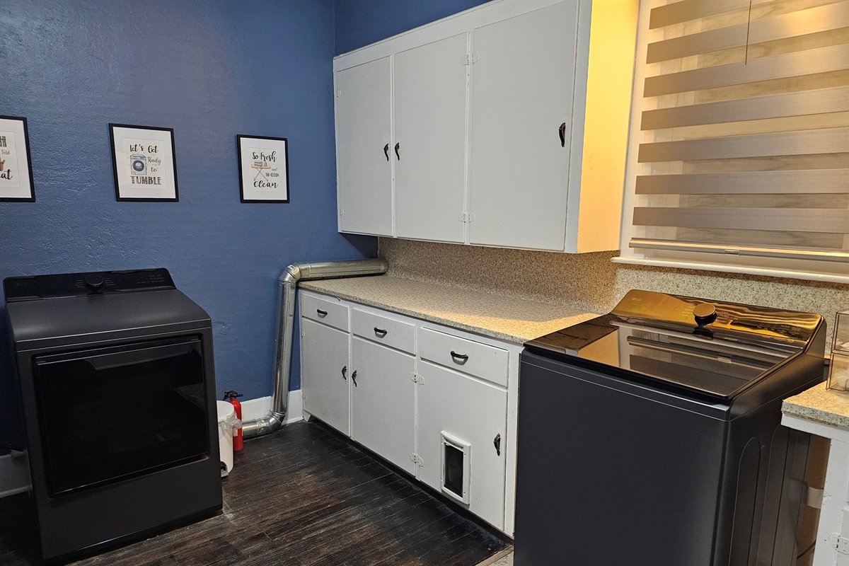 The Upper Level Laundry Room offers extra-large capacity washer and dryer, drying rack, iron and ironing board and clothes steamer. Bringing your dogs? There are 2 dog crates available as well.