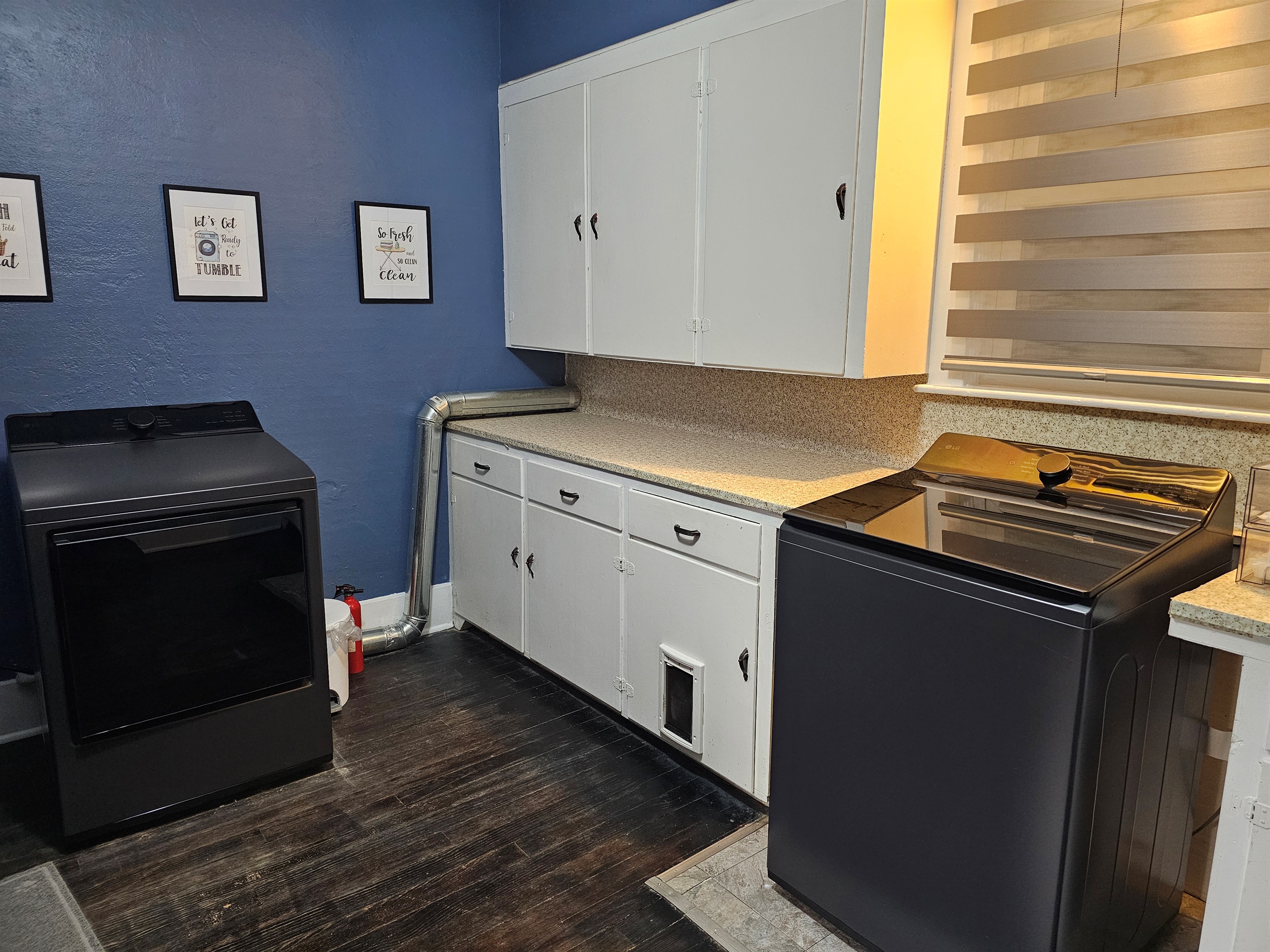 The Upper Level Laundry Room offers extra-large capacity washer and dryer, drying rack, iron and ironing board and clothes steamer. Bringing your dogs? There are 2 dog crates available as well.