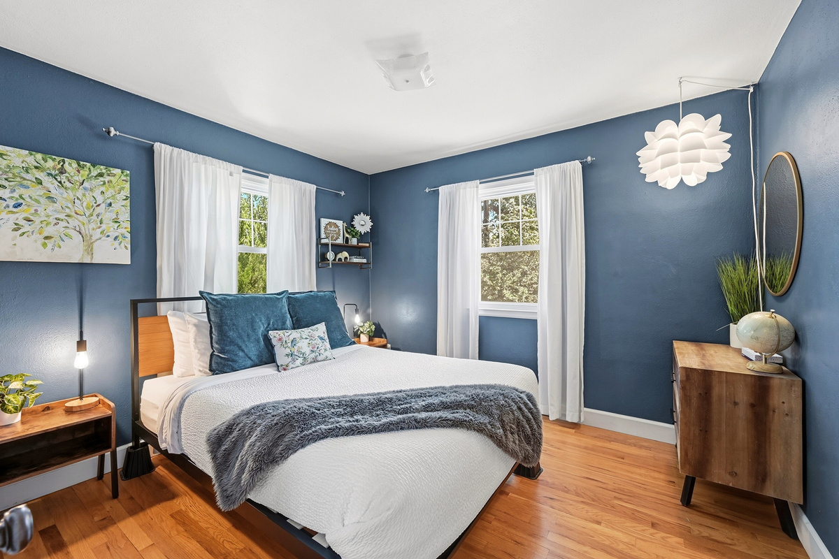 Upstairs Queen Bedroom 2