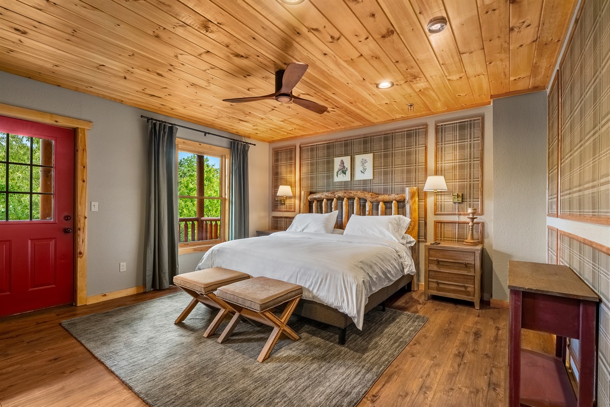 Wake up and overlook Mt.LaConte! (Bedroom 5)