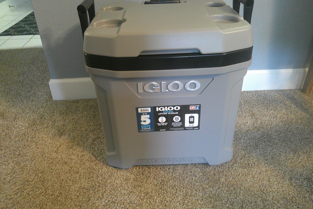 Cooler with wheels