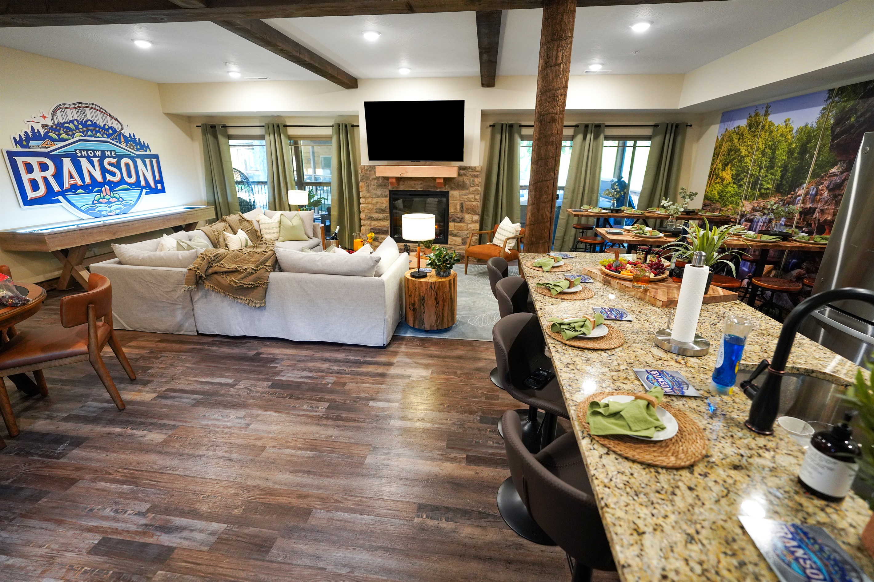 Welcome to Show Me Branson! The perfect place to play and relax after a day of adventure in Branson!