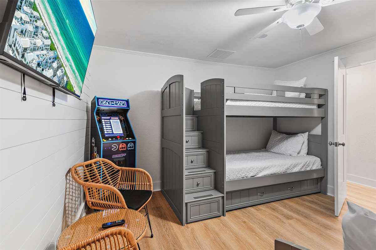 BUNK ROOM (Level 1): One Twin over Full Bunk Bed + One Twin over Twin Bunk Bed, Smart TV, Multi-Game Arcade, Smart TV, En Suite Half Bathroom + Full Bathroom in the hallway (Sleeps 4)