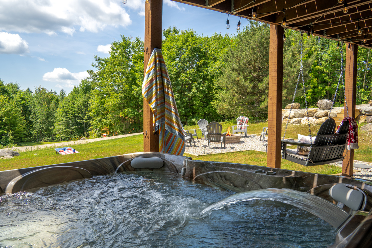 The private hot tub adds an extra touch of comfort, making your stay even more enjoyable!
