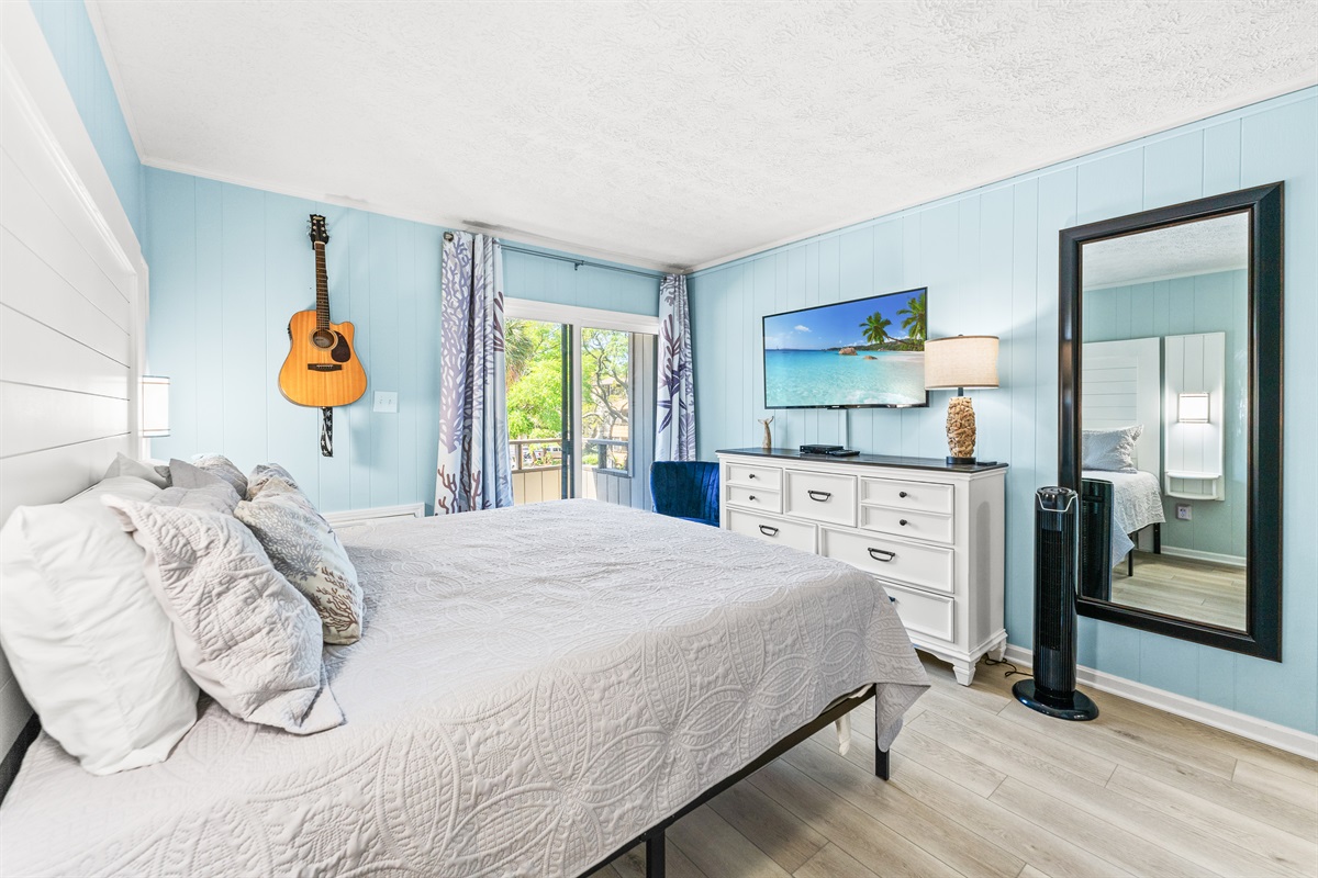 Large Main Bedroom with king bed and ensuite