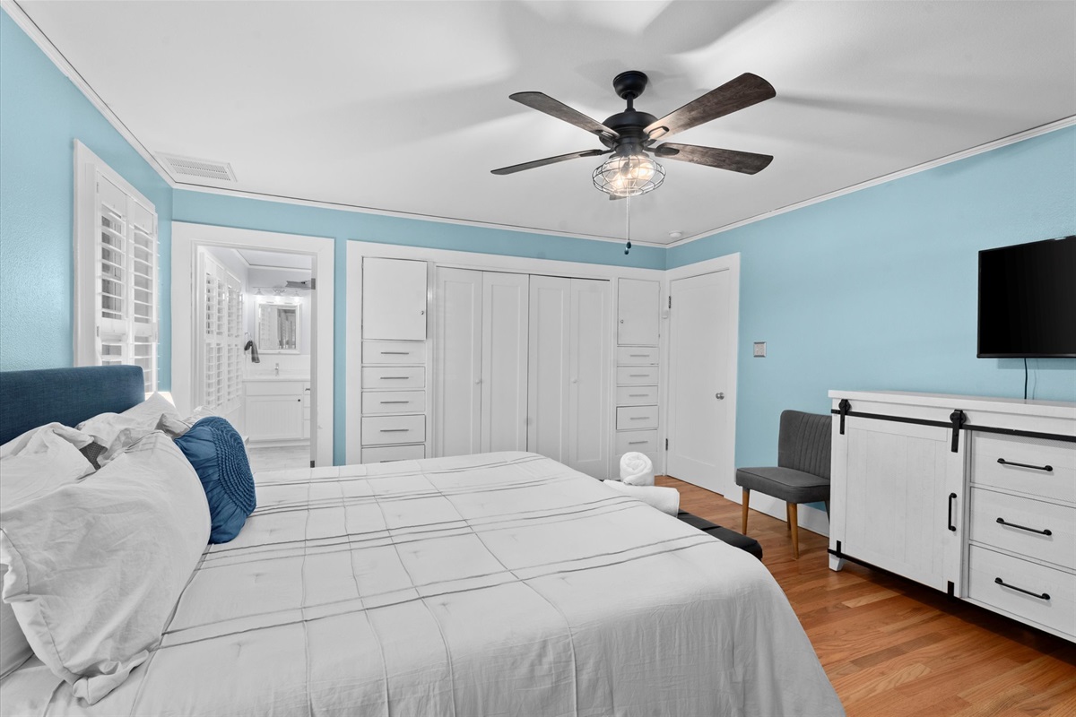 b2a79edf2a0a402db58895a561f39f68 Large | Beachhouse | Texas | TX | Vacation Homes | Galveston | Crystal Beach | Kokomo | Breezy Days | Beachfront Elegance | Sunrise Serenity | Southern Sands Property Management, LLC