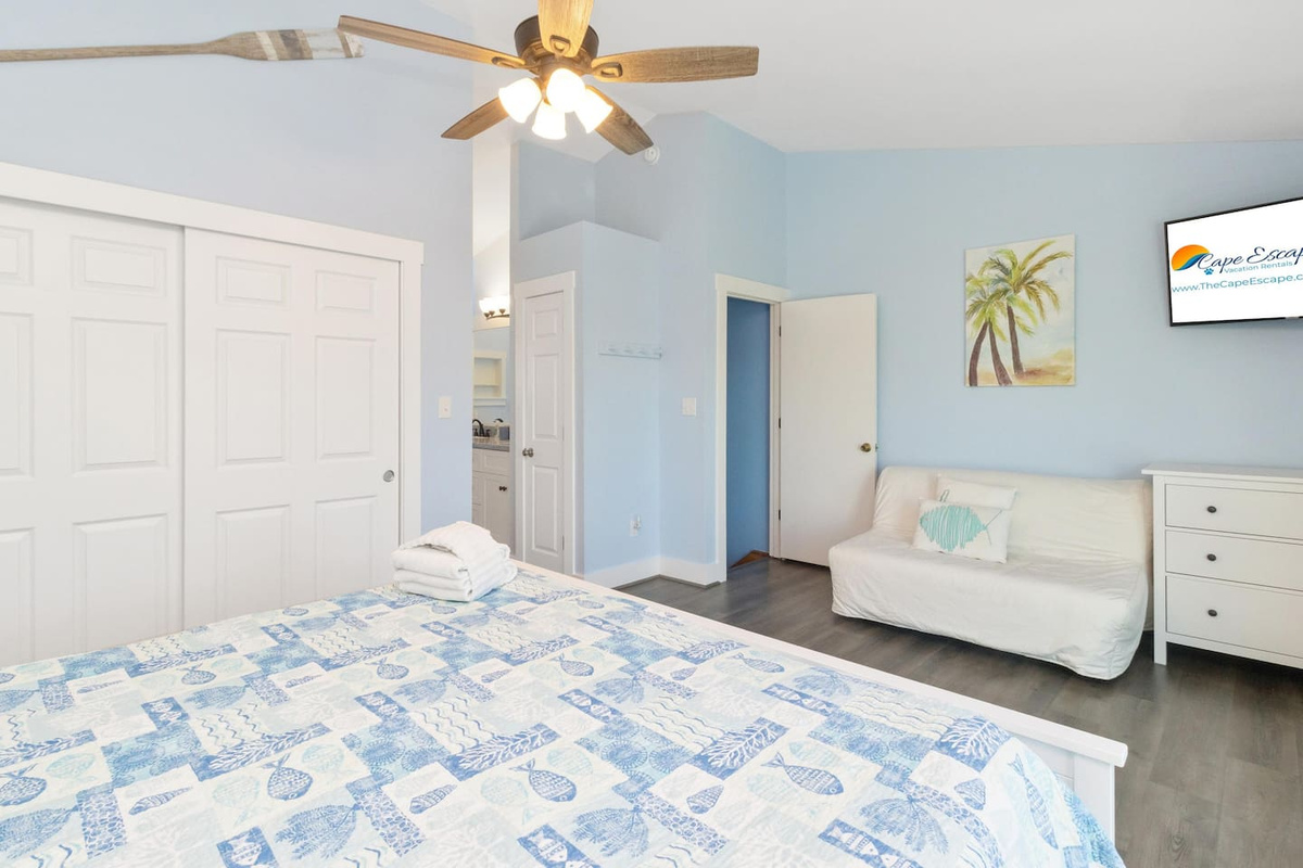 Your king master suite has a futon for extra lounging and a large flat-screen TV for nights when you just want to stay in.