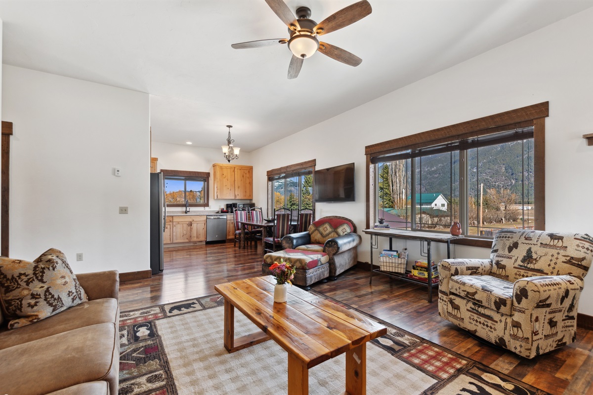 Bright and airy space with rustic charm and stunning mountain views!