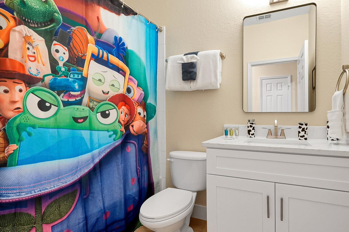 Toy Story Ensuite: Private ensuite bathroom conveniently located beside the Toy Story Adventure bedroom.