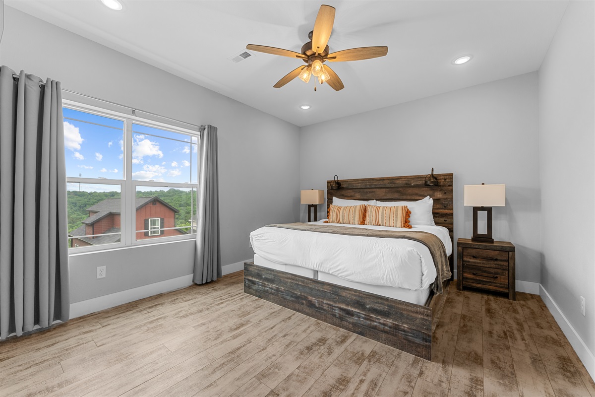 Bedroom 4 (King Suite)