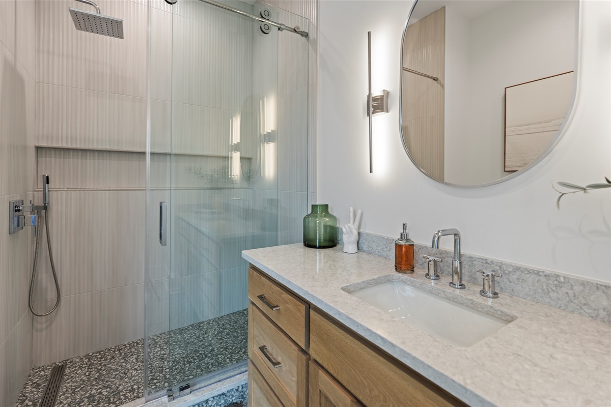 3rd Bathroom (3rd Floor)