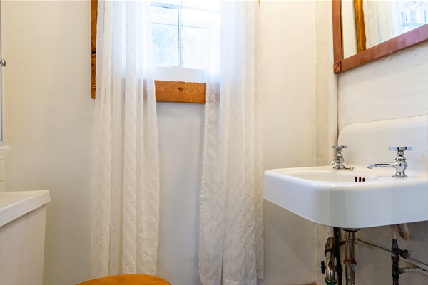 Laundry room w/ Half bathroom