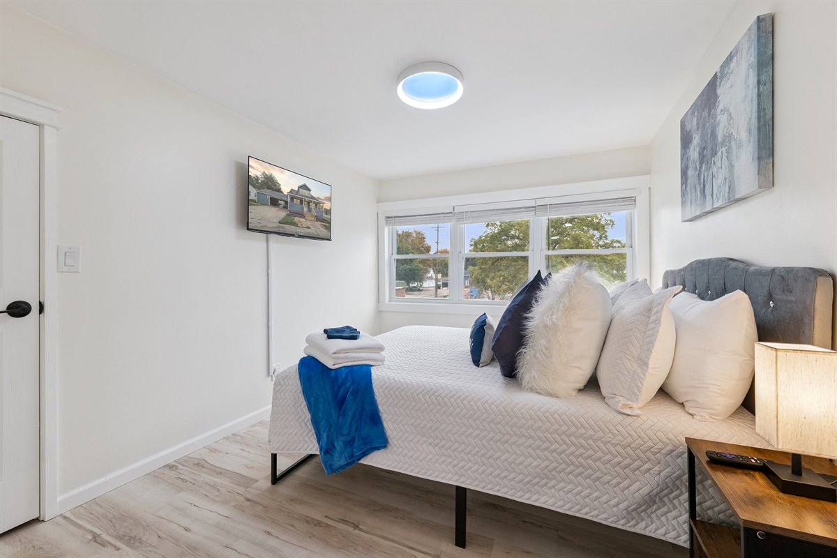 Elegant Queen Bedroom, the most comfortable mattress