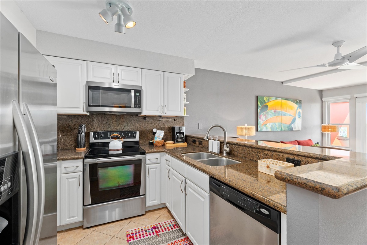 b2b1795d5f9b47f794c27d93ff09fee4 Large | Beachhouse | Texas | TX | Vacation Homes | Galveston | Crystal Beach | Kokomo | Breezy Days | Beachfront Elegance | Sunrise Serenity | Southern Sands Property Management, LLC