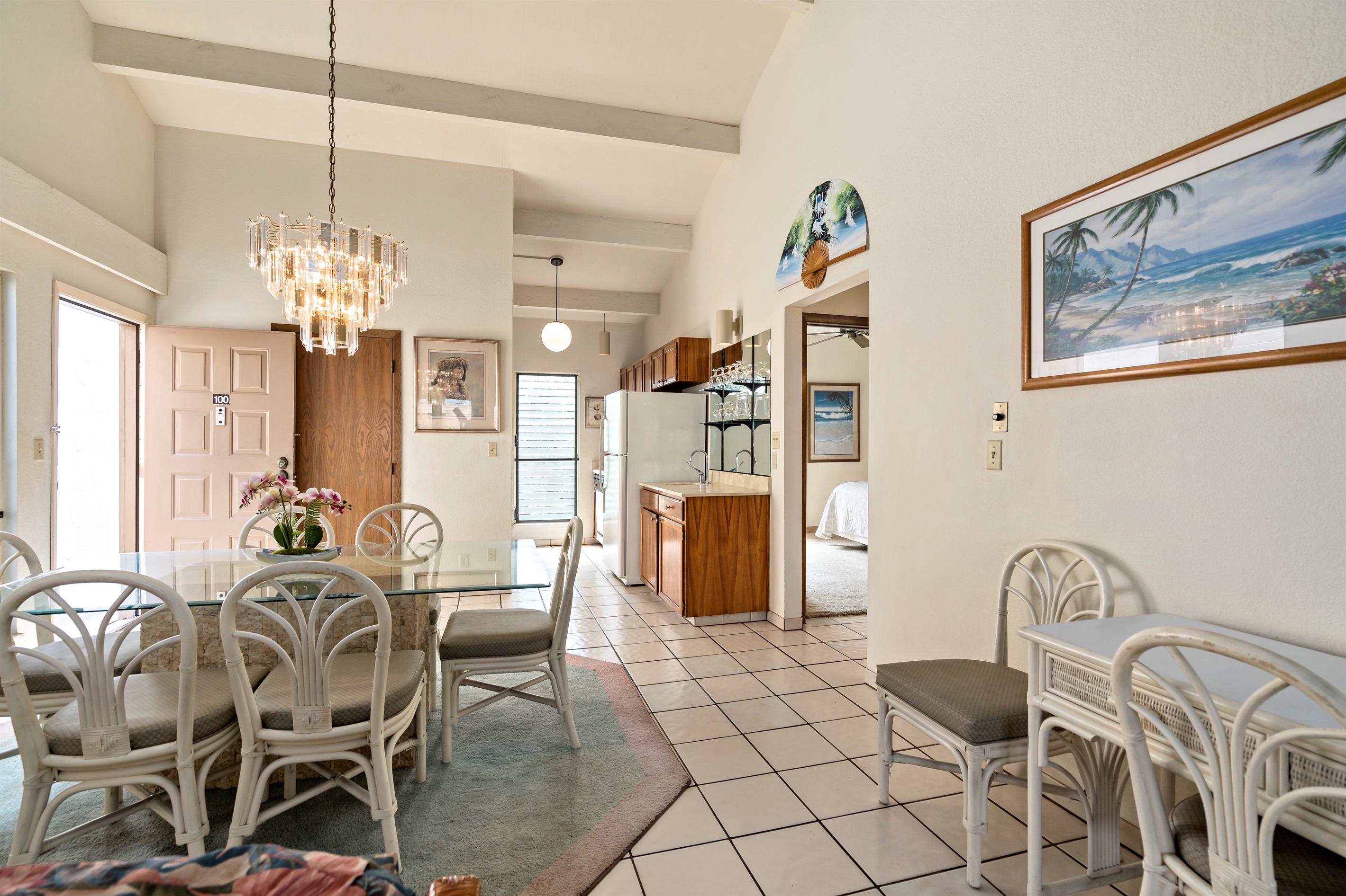 Elegant dining right in your Maui home