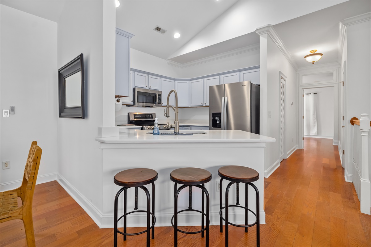 Designed for comfort, space, and togetherness.
This spacious home easily accommodates up to six adults, offering room to gather, relax, and still enjoy personal privacy. Ideal for family vacations, couples traveling together, or a friends’ coastal escape.