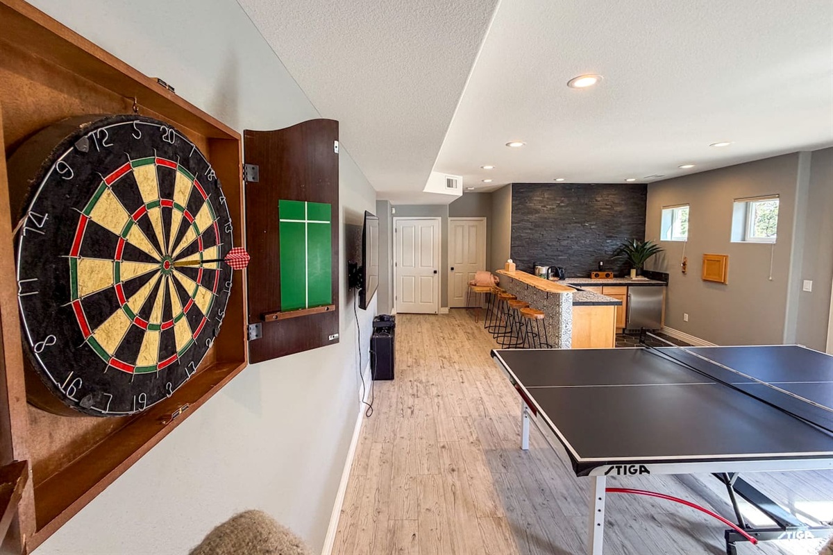 Spacious entertainment room with ping pong, darts, and a stylish bar area—perfect for game nights and group gatherings.
