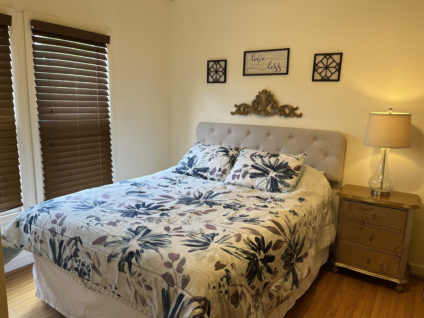 Queen bedroom 1