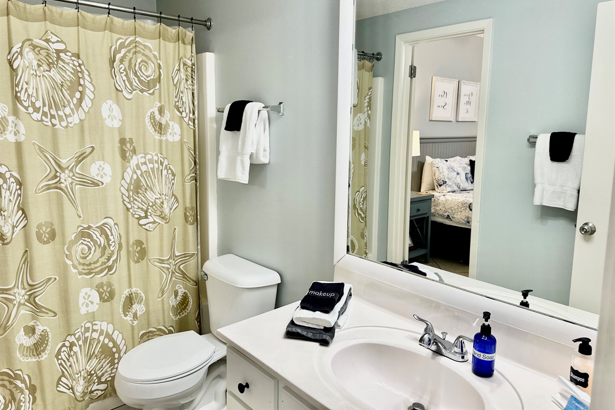 Precious coastal bathroom!