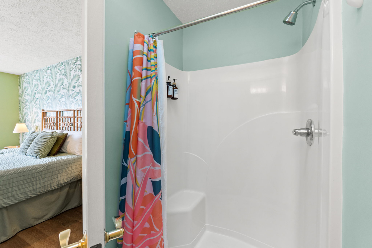 Master Bedroom Ensuite Bathroom with Shower