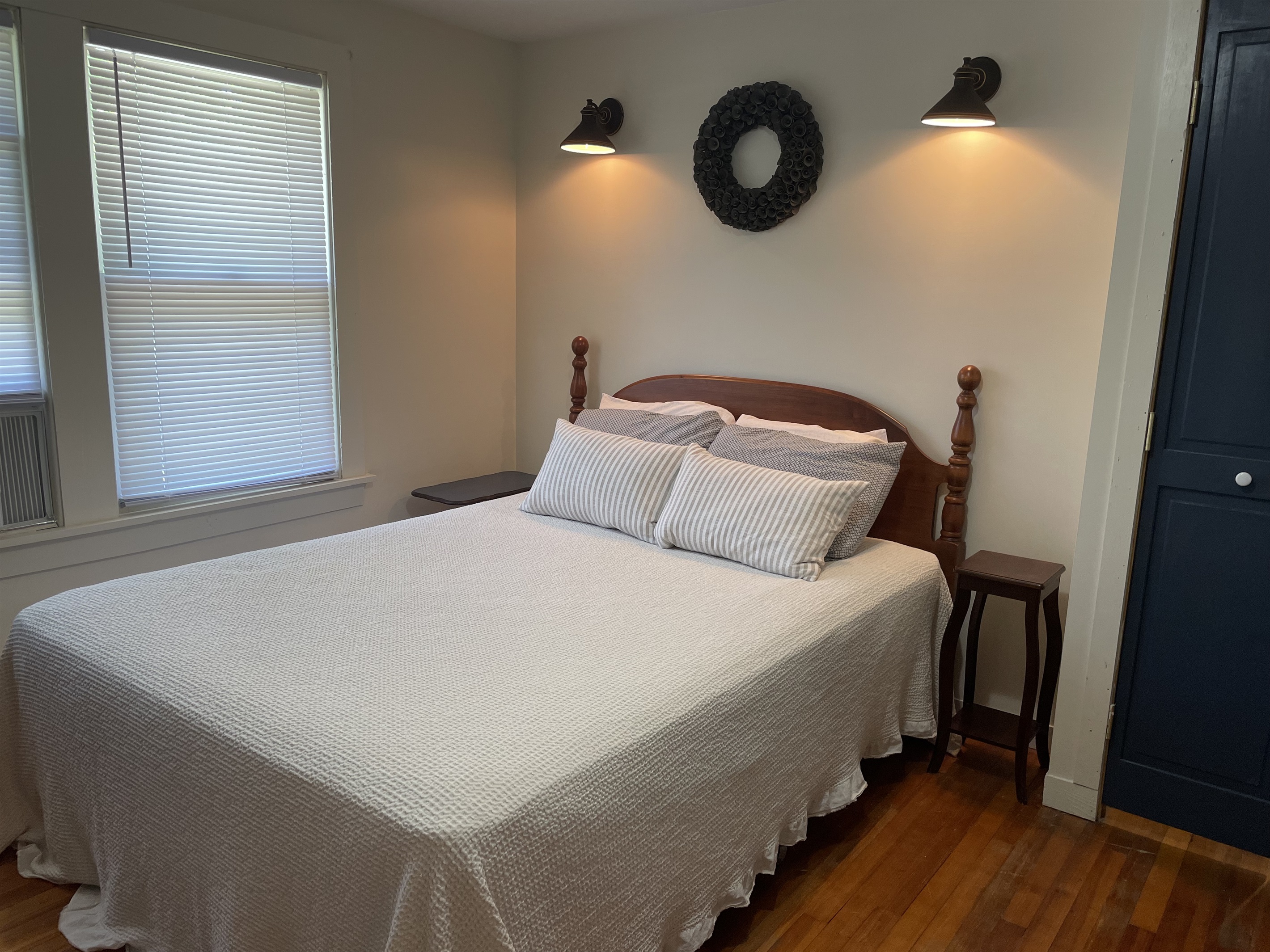 2nd floor Queen w/ ensuite