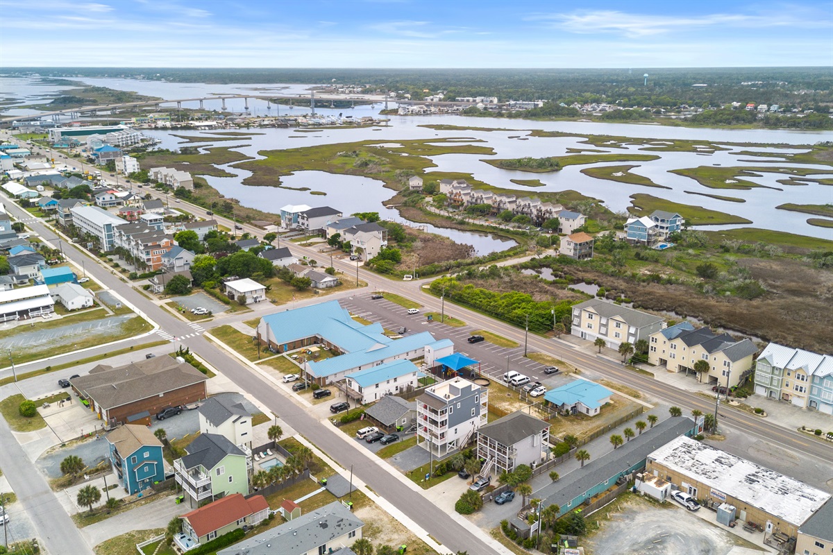 Convenient central location near shops, dining, and everything Surf City has to offer