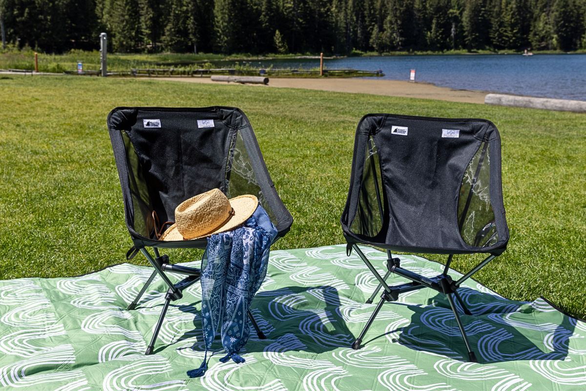 Bonus 5: Light weight hiking chairs + waterproof blanket available for guests to use.