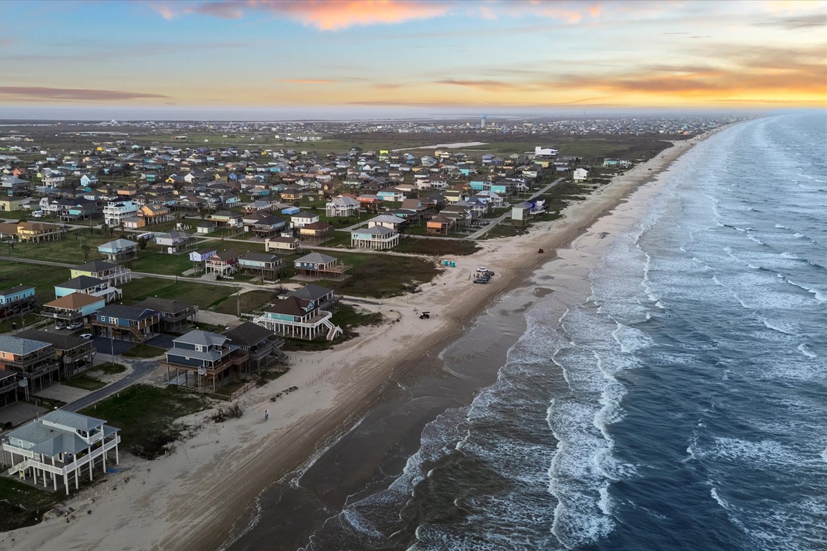 b2dd61b769324307a4e12f05346b546b Large | Beachhouse | Texas | TX | Vacation Homes | Galveston | Crystal Beach | Kokomo | Breezy Days | Beachfront Elegance | Sunrise Serenity | Southern Sands Property Management, LLC