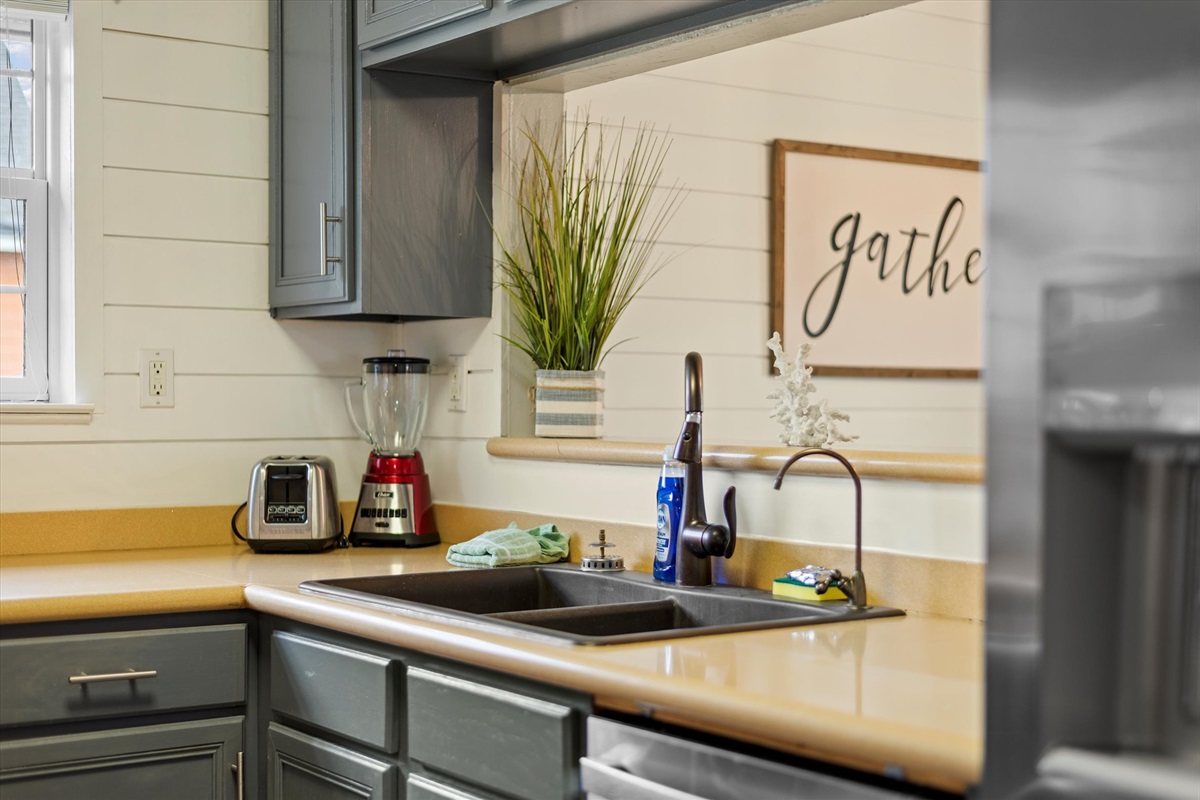 b2e54af1db97433b8a26b8a2751d448c Large | Beachhouse | Texas | TX | Vacation Homes | Galveston | Crystal Beach | Kokomo | Breezy Days | Beachfront Elegance | Sunrise Serenity | Southern Sands Property Management, LLC