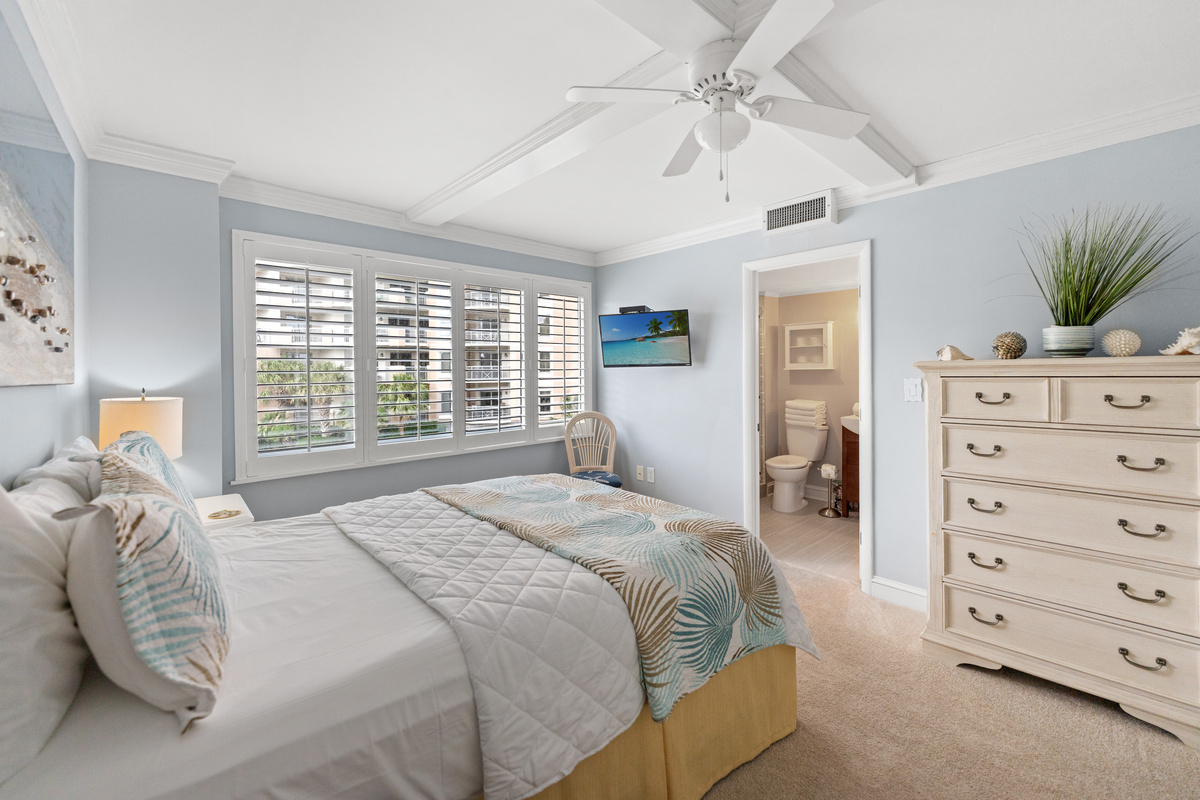 Spacious 3rd bedroom with queen bed and ensuite