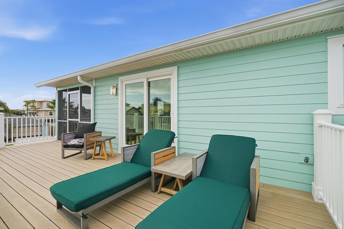 Salt air & Sun Deck Flair!! 