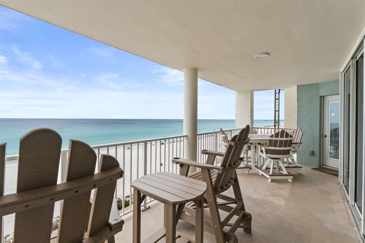Balcony with Outdoor Seating